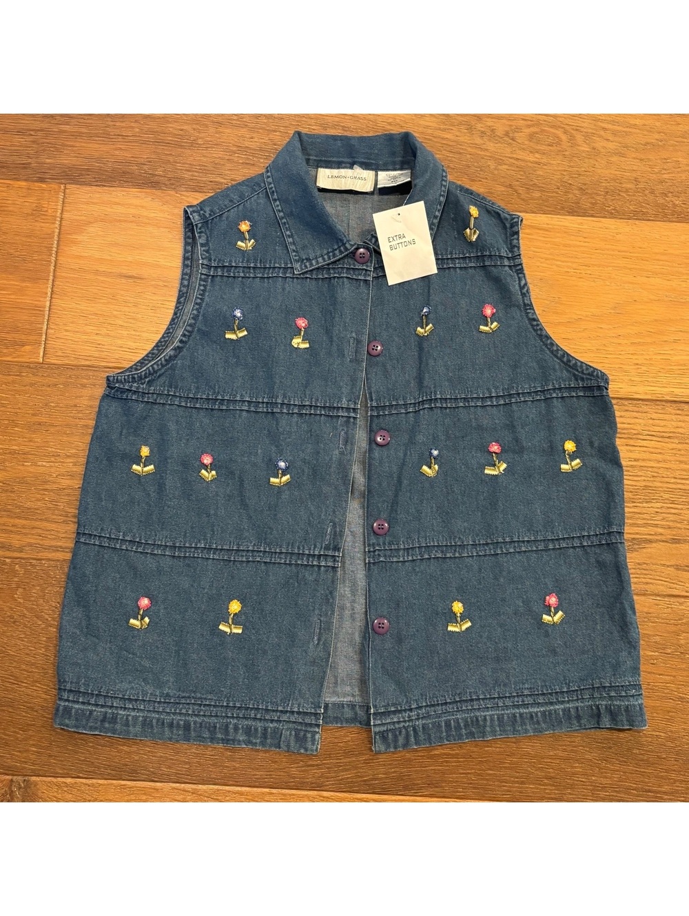 Vintage NWT Y2K Lemongrass Floral Sleeveless Chambray Shirt, Medium, Grandmacore